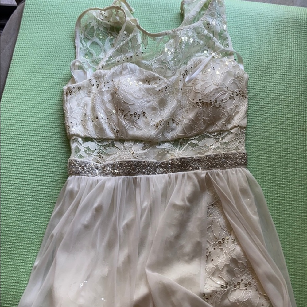 Excellent condition beautiful white dress!